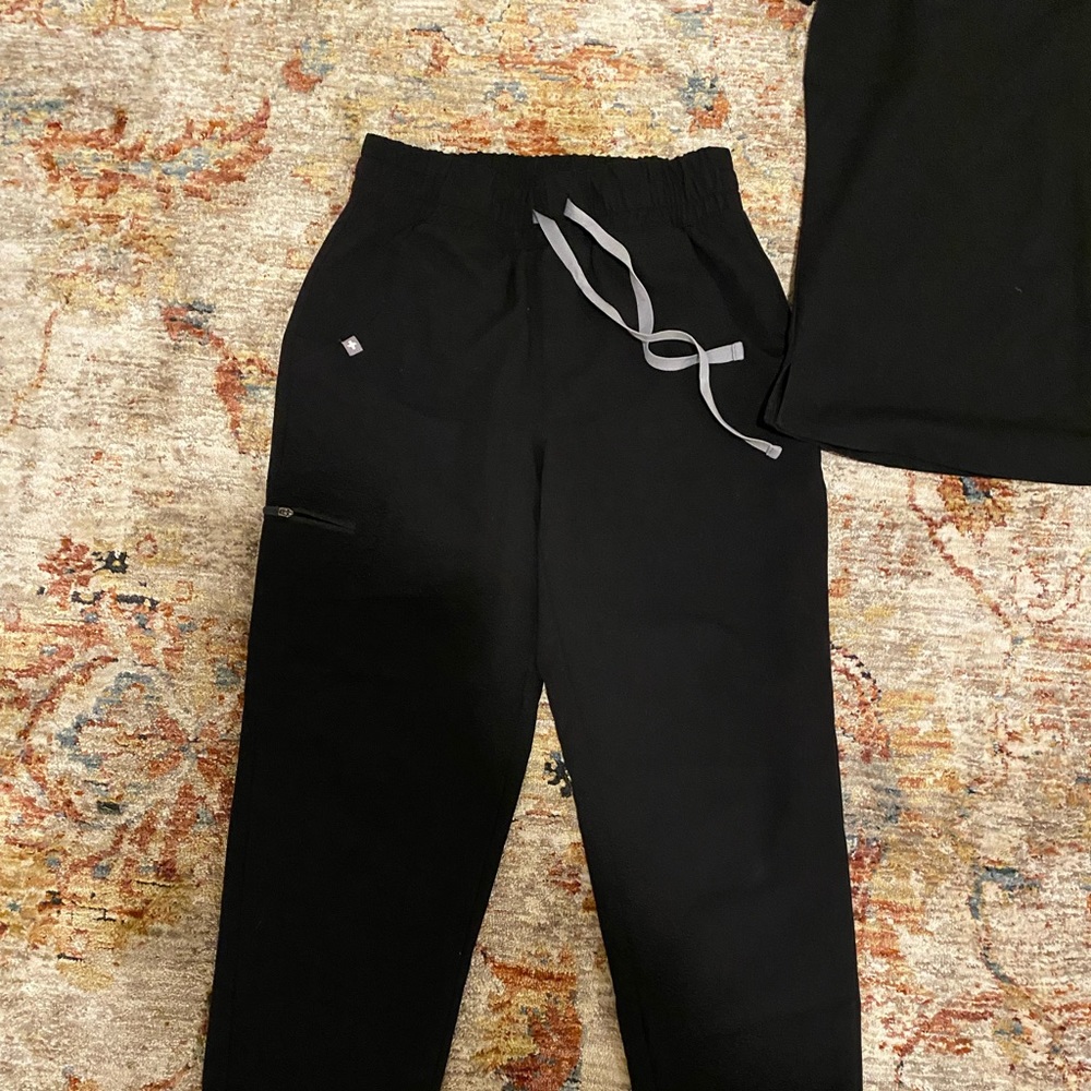 Black Figs Zamora joggers ( Size XS) and Black Catarina Top ( Size small)